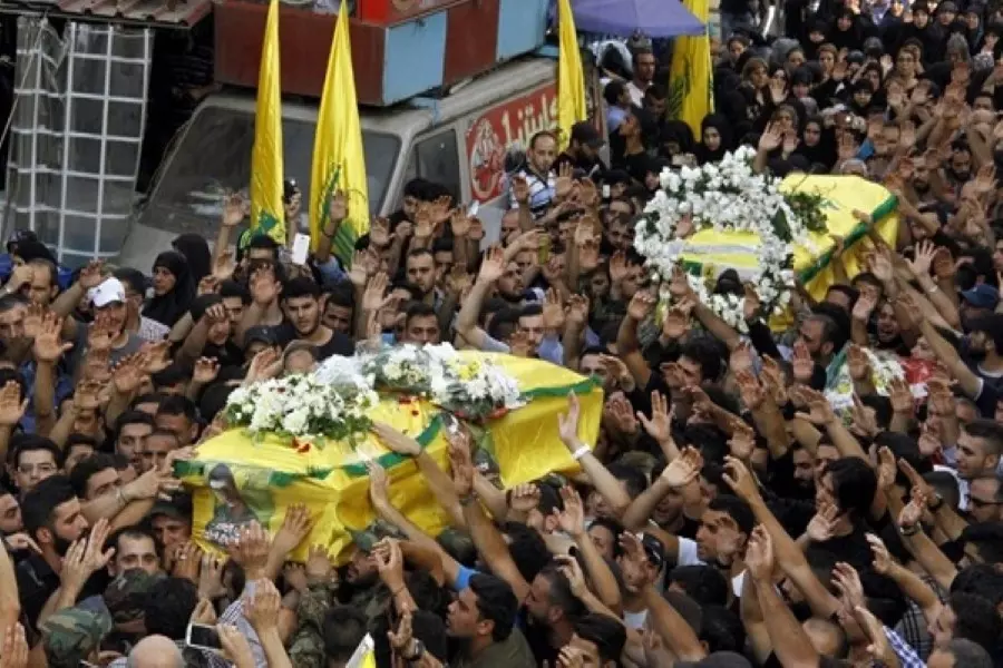 حزب الله يشيع خمسة من عناصره بعدما استعاد جثثهم من خلال صفقة نظام الأسد مع تنظيم الدولة