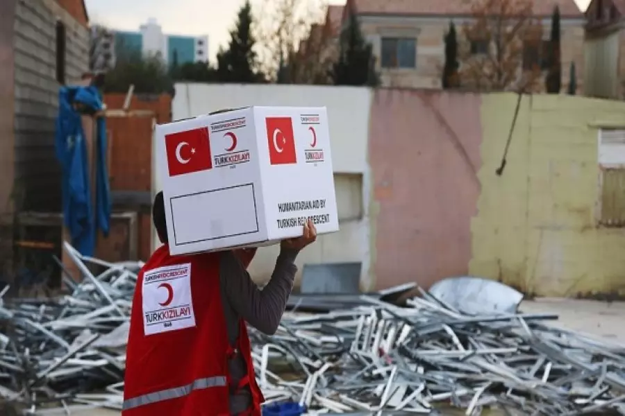 تركيا تواصل توزيع المساعدات الإنسانية على أهالي مدينة عفرين