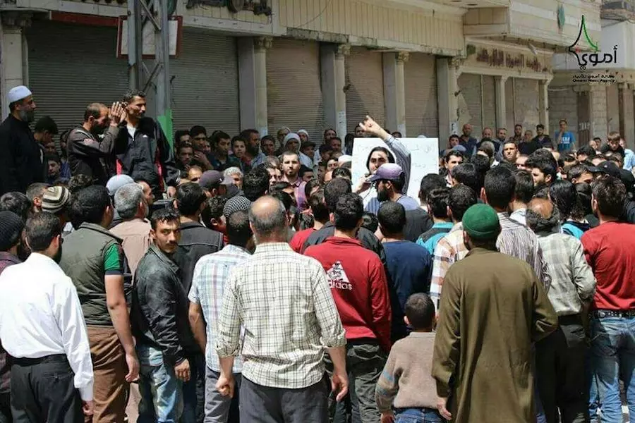 جيش الاسلام يعتذر عن اطلاق النار على المتظاهرين و يحيل مرتكبي الفعل للقضاء و يتعهد بعلاج المصابين