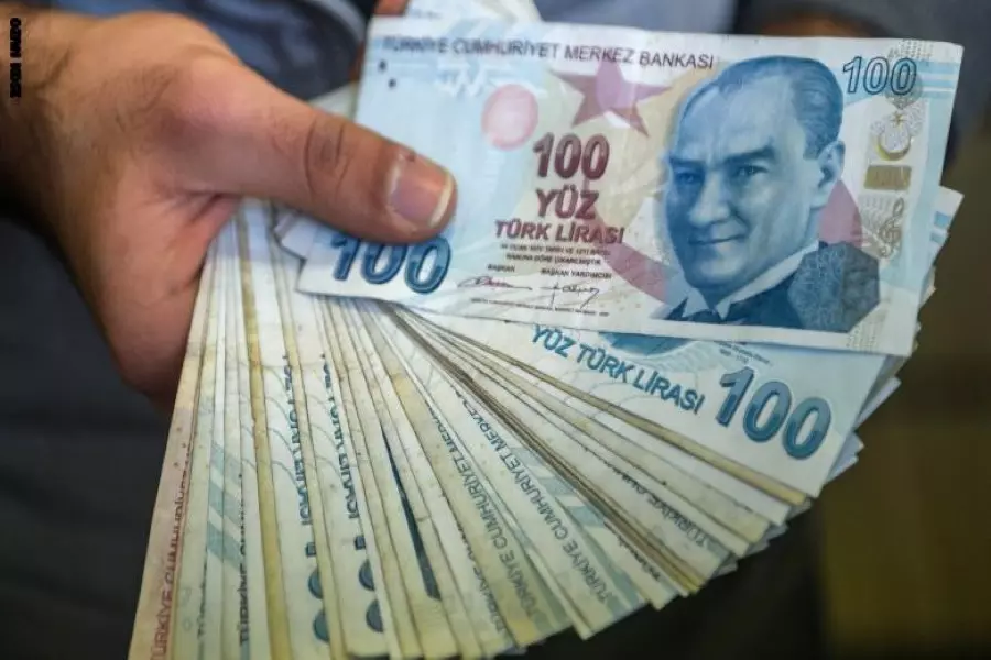 مثال يحتذى به ... سائق سوري يعيد "مبلغ مالي ضخم" لراكب تركي
