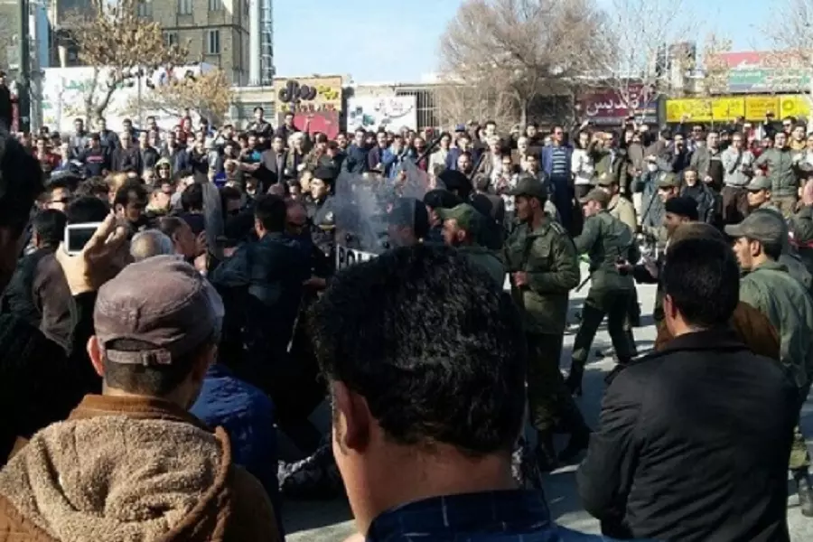 الحكومة الايرانية تهدد بتعزيز نفوذها في المنطقة وقلق امريكي وفرنسي على المتظاهرين
