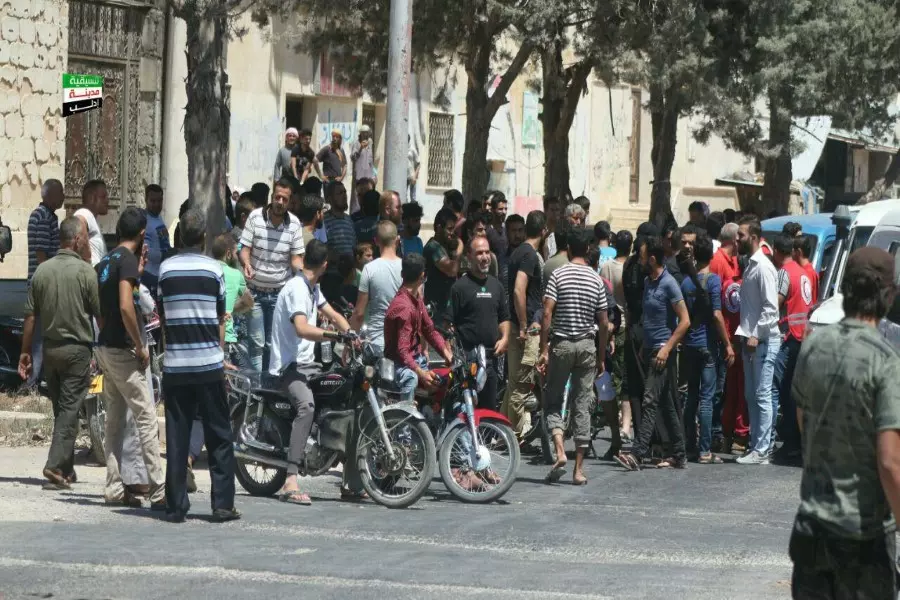 غليان شعبي في مدينة إدلب احتجاجاً على غياب معتقلي "الثورة" عن قوائم المفرج عنهم من المعتقلين