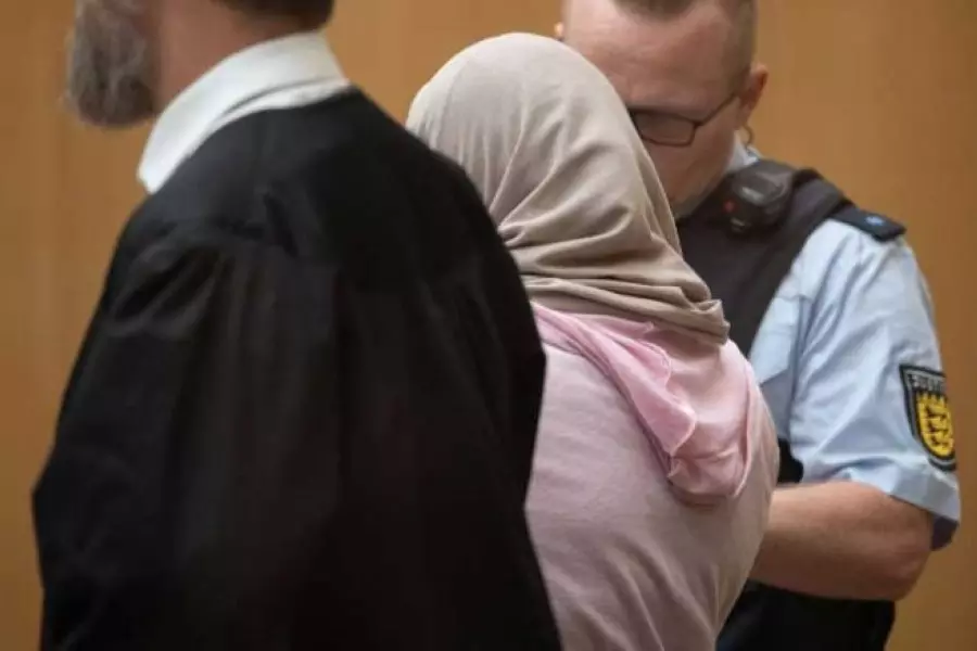 محكمة ألمانية تقاضي مواطنة انضمت لداعش في سوريا