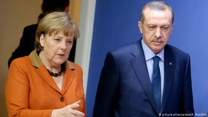 أردوغان وميركل يبحثان مسألة الهجرة والتطورات في سوريا وليبيا