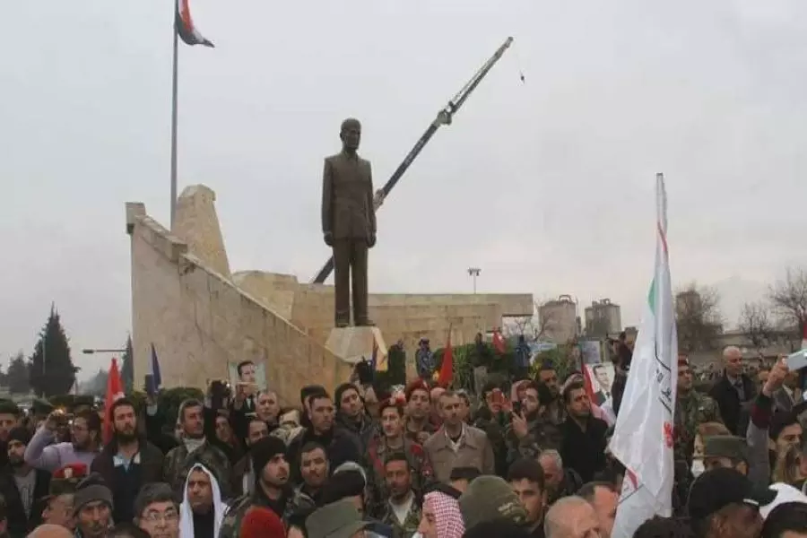تمثال حافظ الأسد يخاطب السوريين: عودوا إلى زريبتنا!