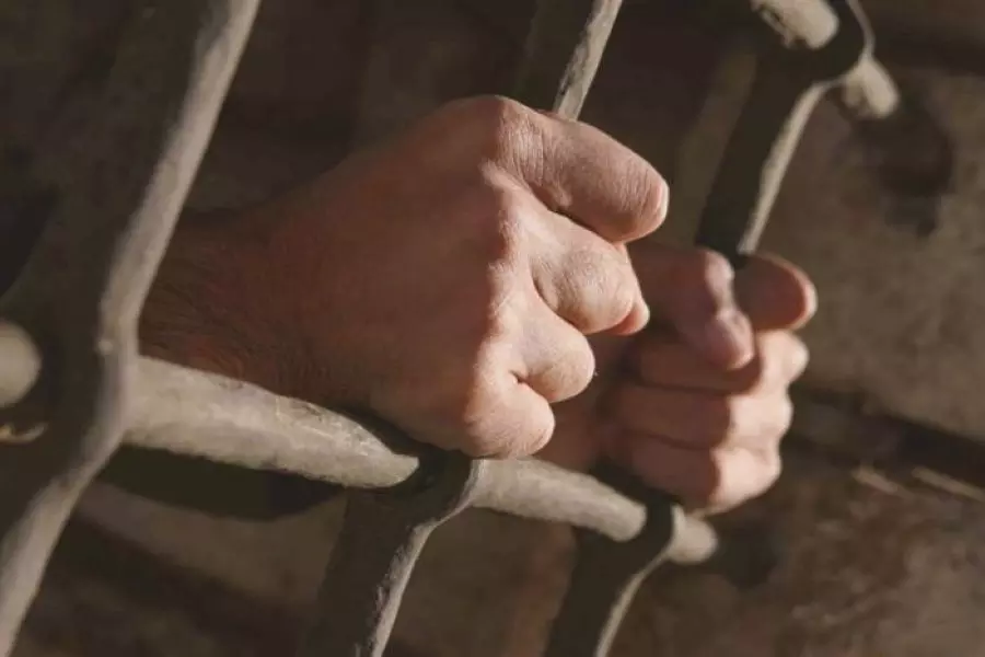 الحكومة المؤقتة تصدر عفواً عن المعتقلين بسجونها بسبب كورونا