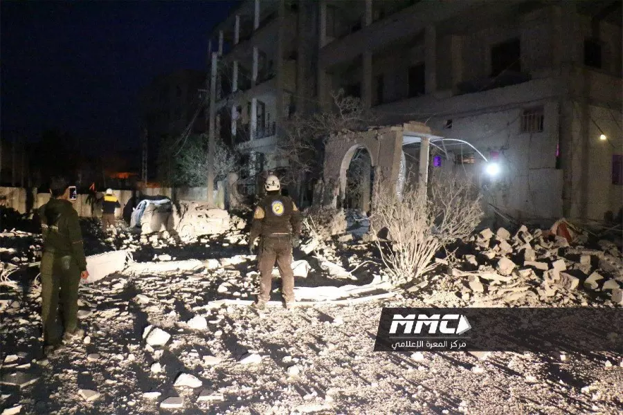 بعد استهداف السجن المركزي .. الطيران الروسي يقصف مدينة إدلب ويوقع مجزرة ضحيتها تسعة مدنيين
