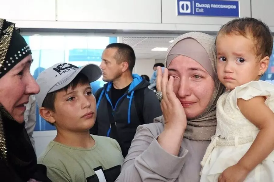 استعادة أربع أطفال روس من مخيم الهول ونقلهم إلى موسكو عبر حميميم