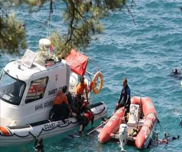 خفر السواحل التركي ينقذ 23 لاجئ سوري