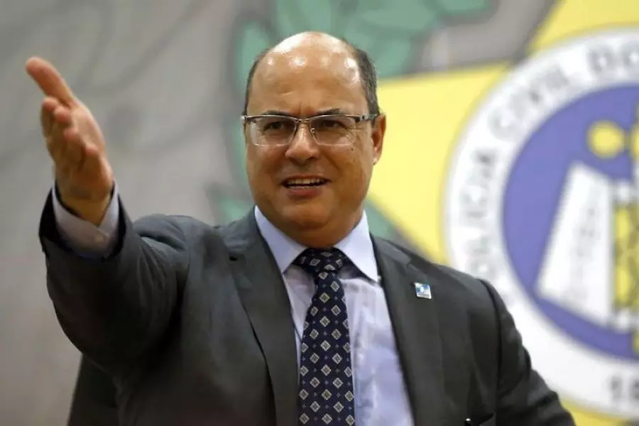 حاكم "ريو دي جانيرو" يشبه عصابات مدينته بميليشيات "حزب الله" بلبنان