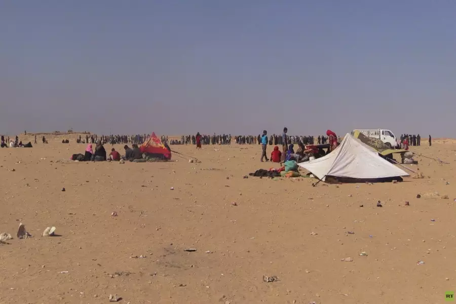 توتر يسود المخيم ... نازحو مخيم الهول يتظاهرون احتجاجا على تردي أوضاعهم وسوء الخدمات