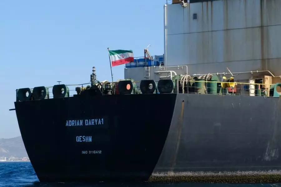 الناقلة الإيرانية ترسو قبالة السواحل السورية بحمولتها وواشنطن تراقب