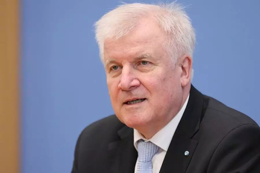 وزير الداخلية الألماني يتمسك بإنشاء "مراكز المرساة" لاستقبال اللاجئين