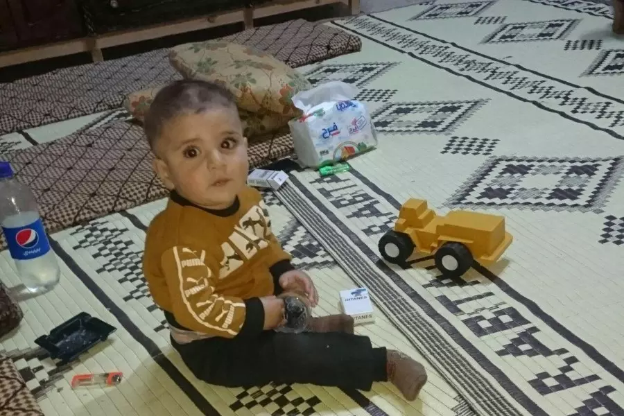شهيد طفل في كفرنبل.. واستمرار القصف الجوي يلغي صلاة الجمعة بمساجد جنوب إدلب