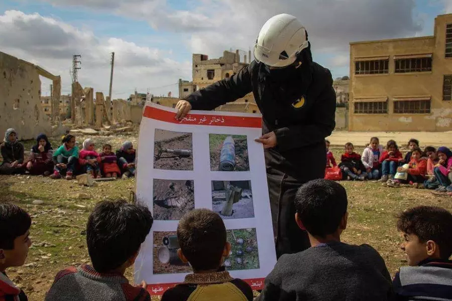 حملات لتوعية الأطفال من مخاطر القنابل ينظمها الدفاع المدني في درعا