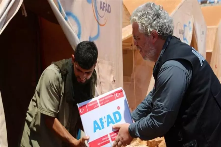 "آفاد" تزور مخيمات النازحين السوريين في إدلب وتوزع مساعدات غذائية