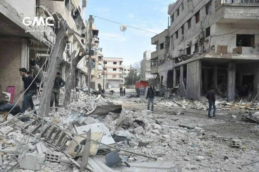 طيران الأسد المروحي يقصف مشفيين في كفربطنا وحمورية بالغوطة الشرقية