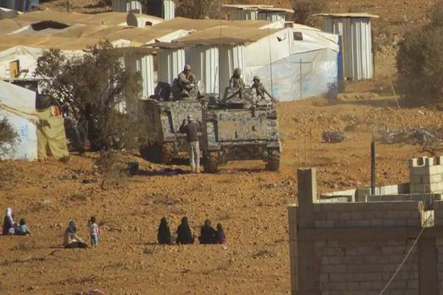 الجيش اللبناني يقتحم مخيم للاجئين السوريين ويعتقل 114 شخصاً !؟
