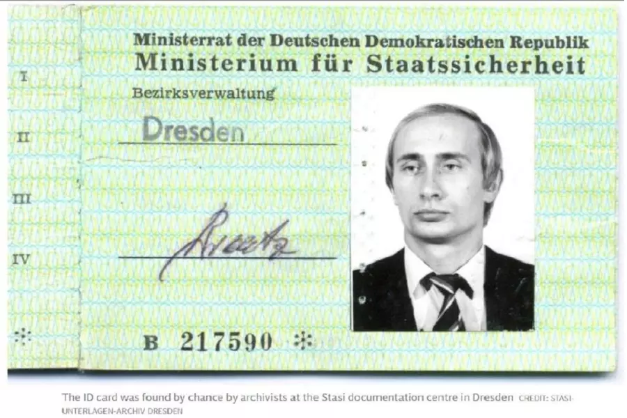 "بوتين" عمل لأربع سنوات عميلاً لـ "كي جي بي" في ألمانيا الشرقية مع نهاية الحرب الباردة بالثمانينيات