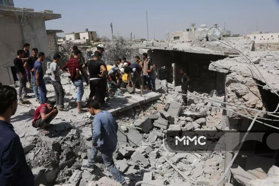عشرة شهداء وجرحى بقصف جوي لطيران الأسد وروسيا بريف إدلب