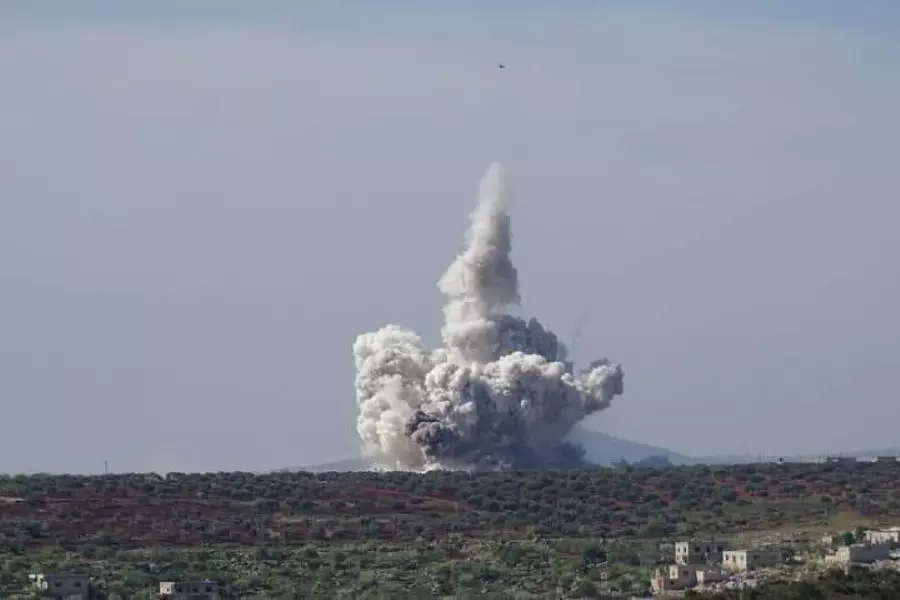 طيران الأسد وروسيا يواصلان قصف ريف إدلب والتركيز على المساجد والمدارس