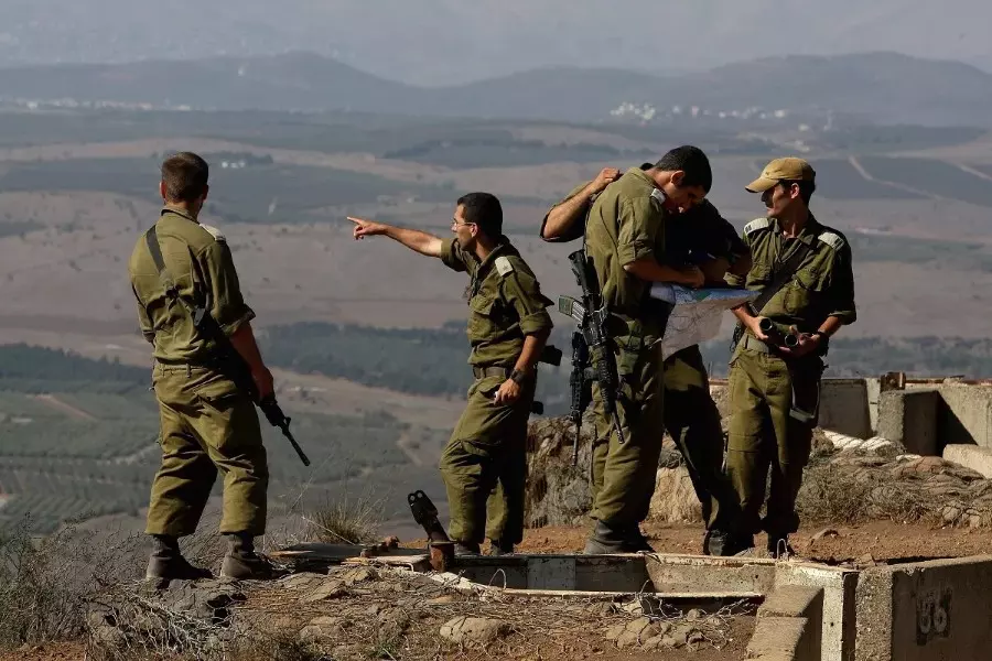 صحيفة إسرائيلية: الجيش الإسرائيلي يواصل استعداداته لأي رد إيراني على الضربات بسوريا