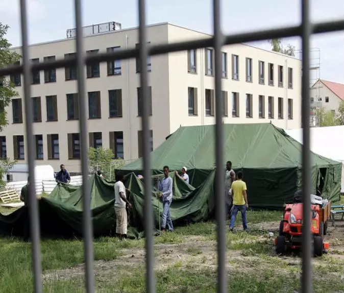 ألمانيا... محاكمة موظفي أمن عقب إعتداءات على لاجئين
