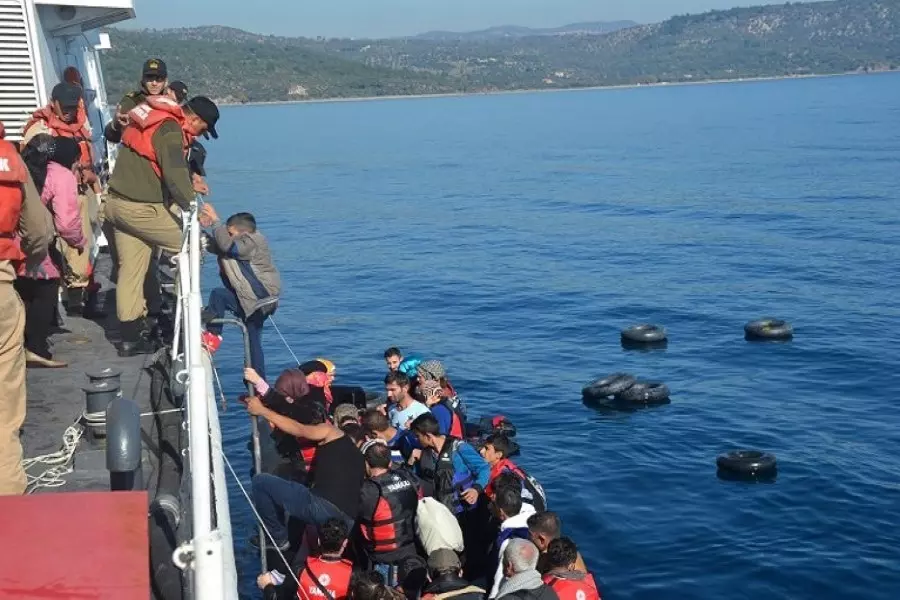 بينهم سوريين ... السلطات التركية تضبط مهاجرين حاولوا التسلل إلى أوروبا