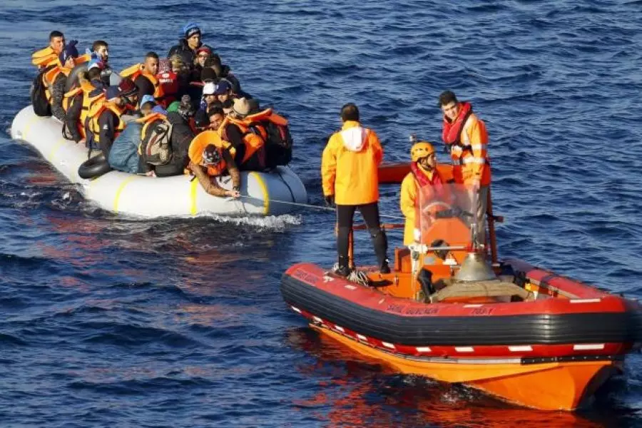 السلطات التركية تضبط مهاجرين غير شرعيين في بحر إيجة بينهم سوريين