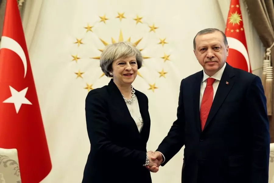 رئيسة وزراء بريطانيا والرئيس التركي يبحثان مخاوف العمل العسكري واستخدام الأسد للسلاح الكيماوي في إدلب
