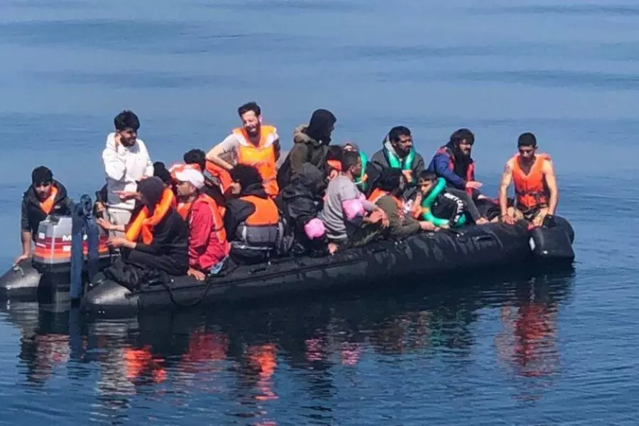 العثور على جثة و 13 سوريا قرب قارب غارق عند أحد شواطئ جزيرة رودس باليونان