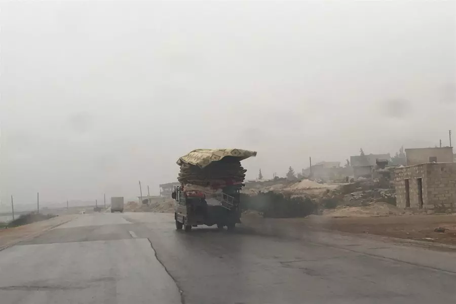 تمركز القوات التركية يحفز المدنيين للعودة لقراهم بريف إدلب وسط تخوفات من استئناف القصف الروسي