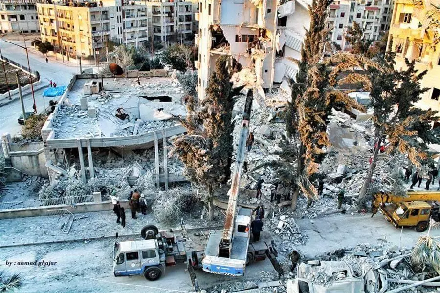 عشر غارات عنيفة ومتلاحقة تستهدف وسط مدينة ادلب وتخلف عشرات الشهداء والجرحى