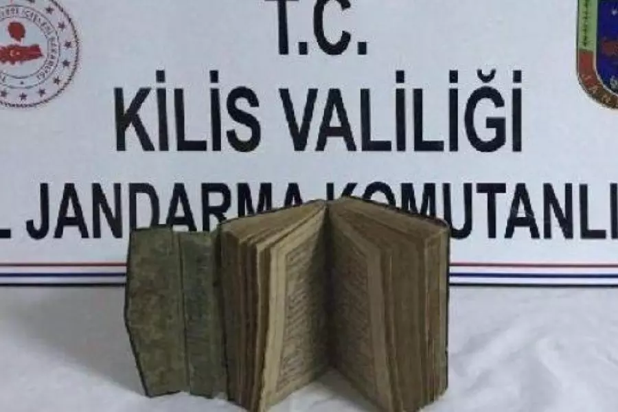 الأمن التركي يضبط كتاباً أثرياً لـ "شكسبير الأدب التركي" سرق من المتاحف السورية