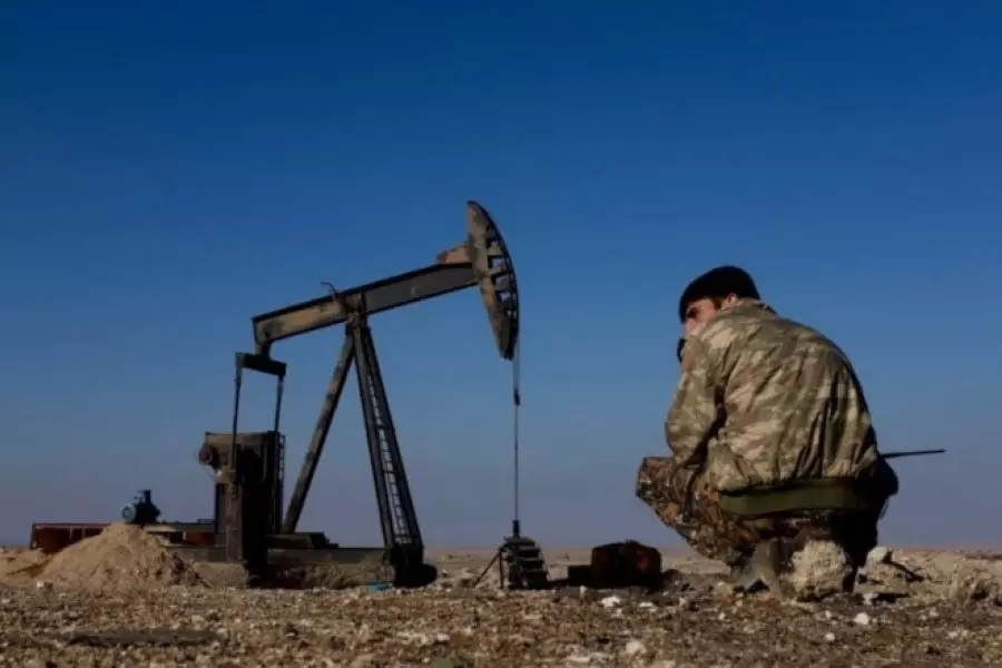 "قسد" تخصص انتاج أكبر حقول النفط شرقي سوريا لبيعها للنظام