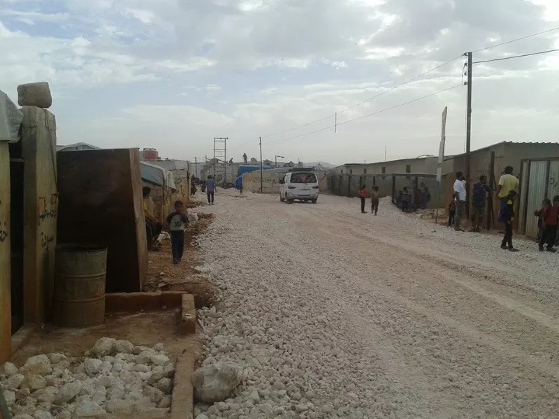 شهداء وجرحى بقصف جوي يطال مخيماً للنازحين شرقي عطشان بريف حماة