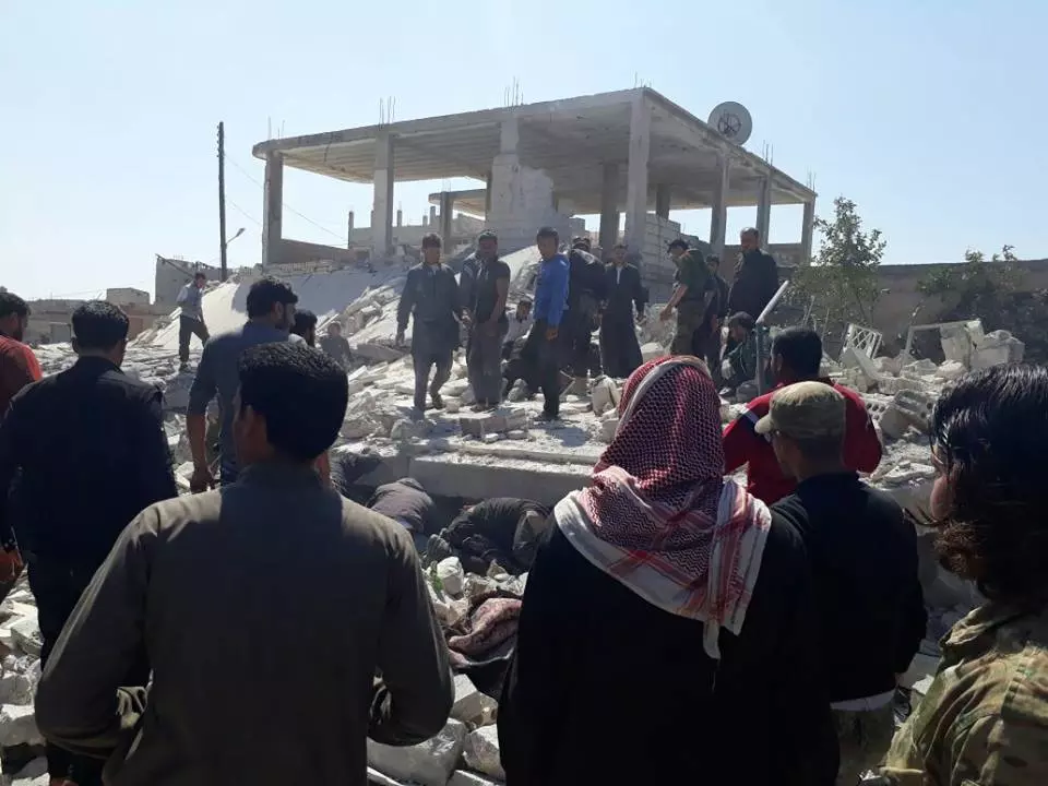 شهداء وجرحى في غارات جوية أسدية على مدينة خان شيخون