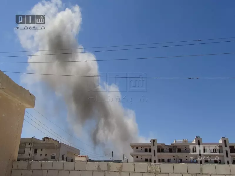 غارات جوية وقصف بصواريخ عنقودية يطال بلدة الموزرة بريف إدلب