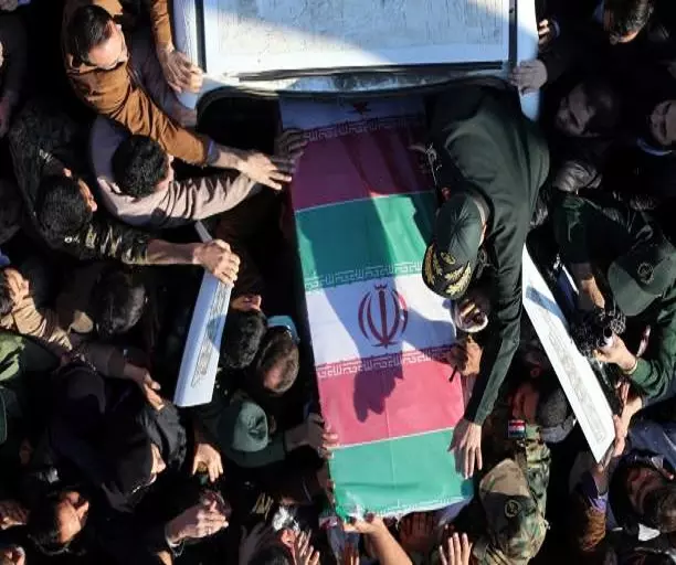 من كثرة القتلى الإيرانيين في سوريا... الصحف الإيرانية بدأت توجه الإنتقادات لحكومتها