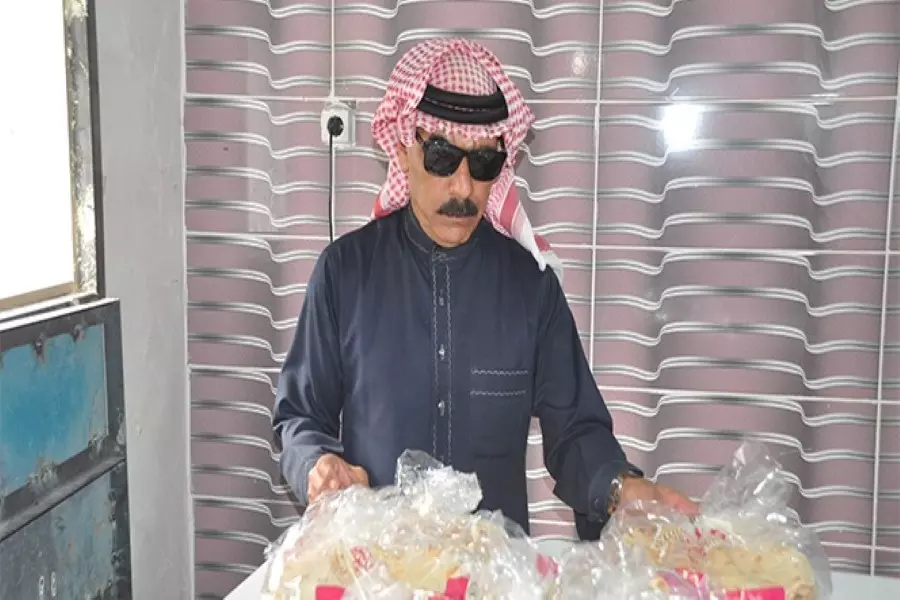 الفنان "عمر سليمان" يفتح فرن مجاني للخبز بأورفة التركية يوزعه للاجئين
