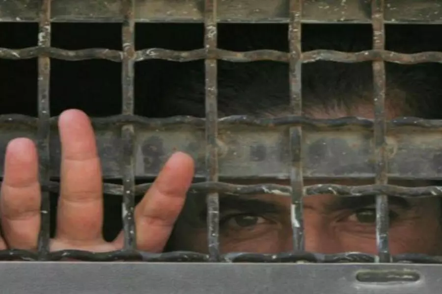منظمات حقوقية تطلب وقف الاعتقال والإفراج عن "السياسيين والحقوقيين" في سجون النظام