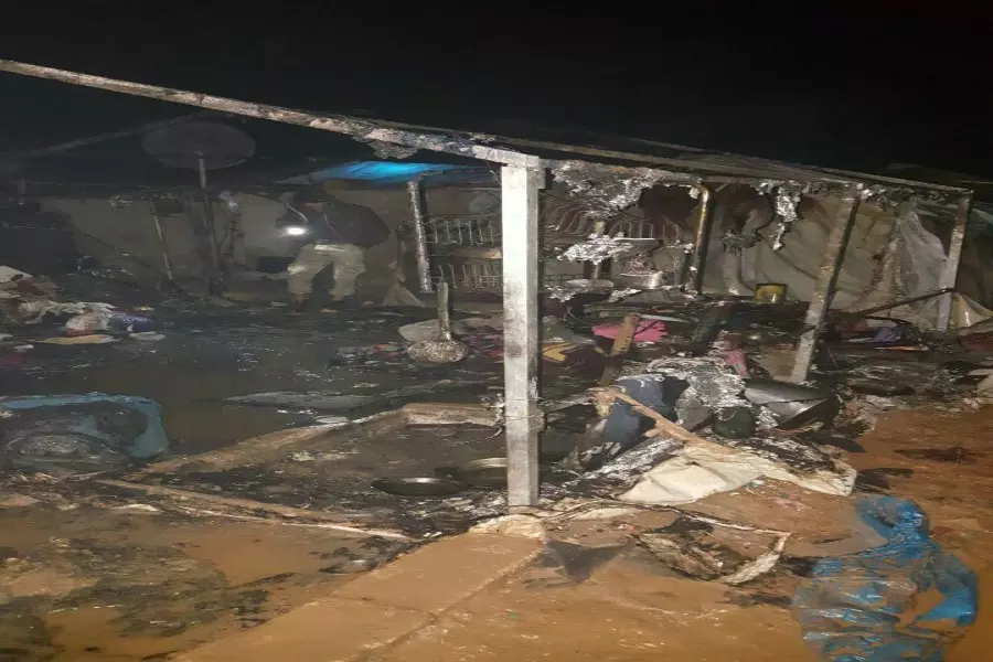 وفاة طفلتين ووالدتهما جراء حريق بيتهم المتنقل في مخيم شمال حلب