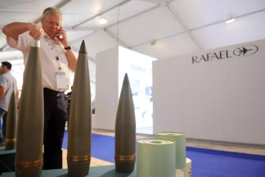 شركة إسرائيلية تطور قنبلة ذكية لاستخدامها في قصف قوافل الأسلحة الإيرانية في سوريا