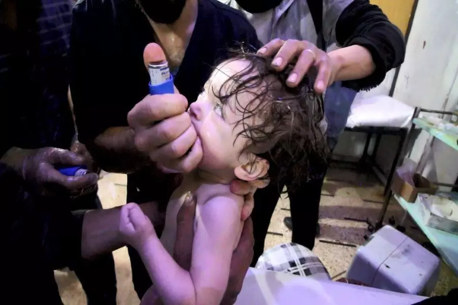 الأسد يتحدى العالم ويعاود استخدام الكيماوي ضد المدنيين في دوما