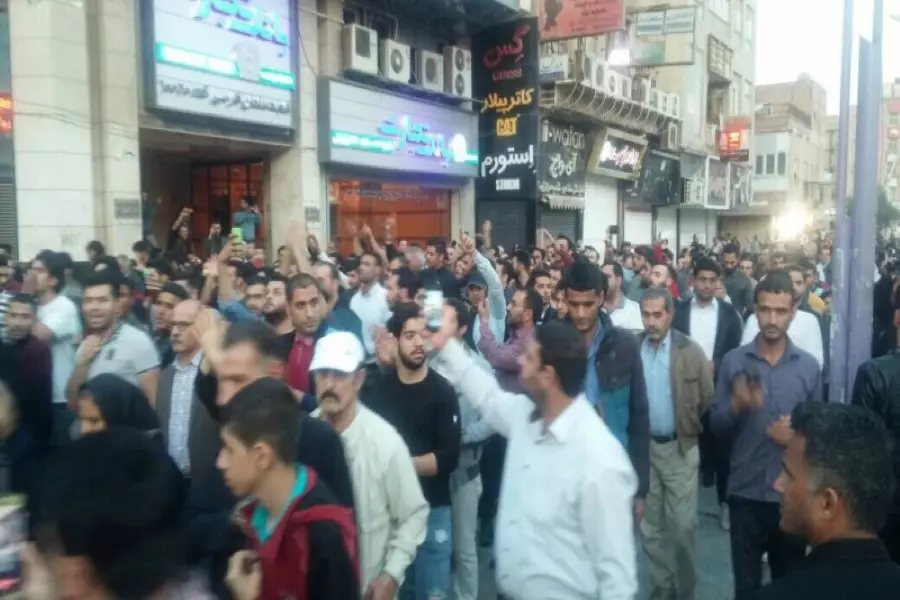 توسع انتفاضة «لا للغلاء» في مختلف المدن الإيرانية