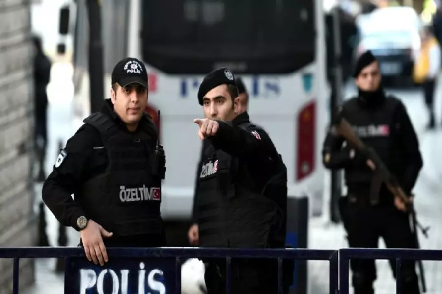 الشرطة التركية تتعلم العربية لتسهيل التواصل مع اللاجئين السوريين في أنقرة