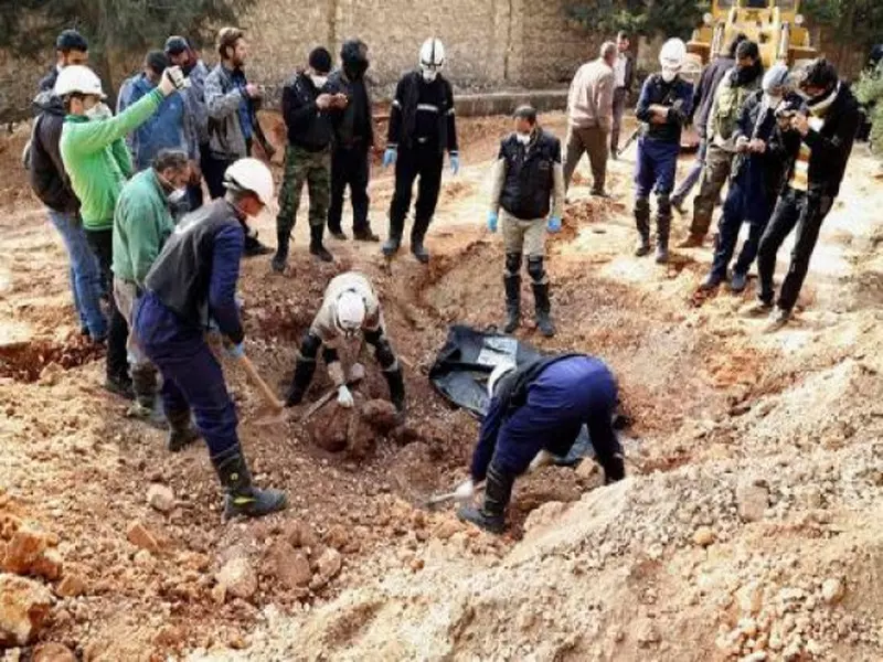 إنجراف التربة يكشف عن مقبرة جماعية في ريف حمص