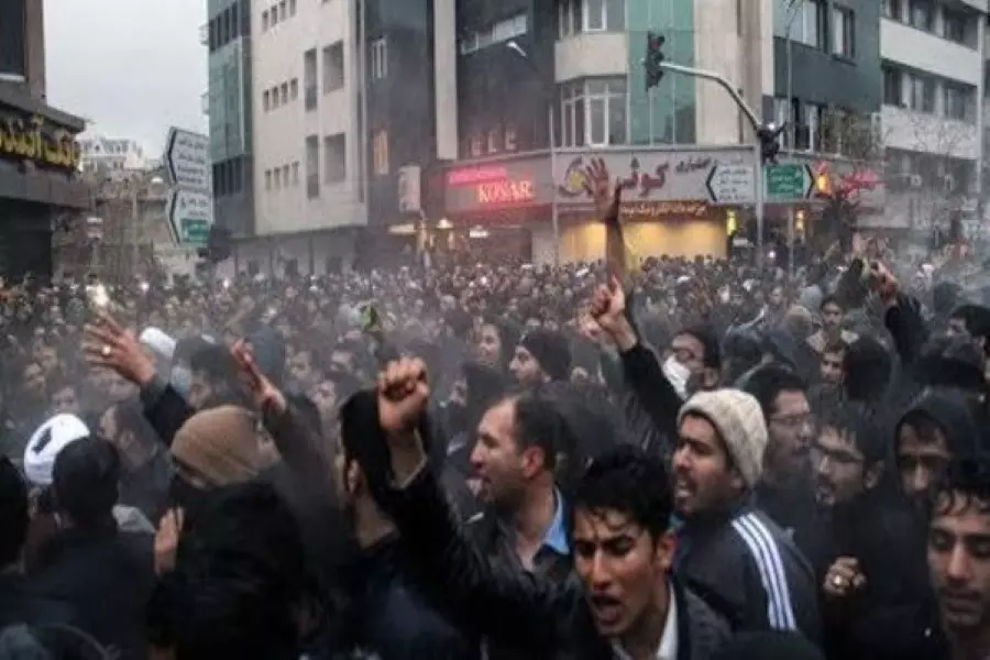 مقتل 30 شخصا على الأقل في انتفاضة الشعب الإيراني