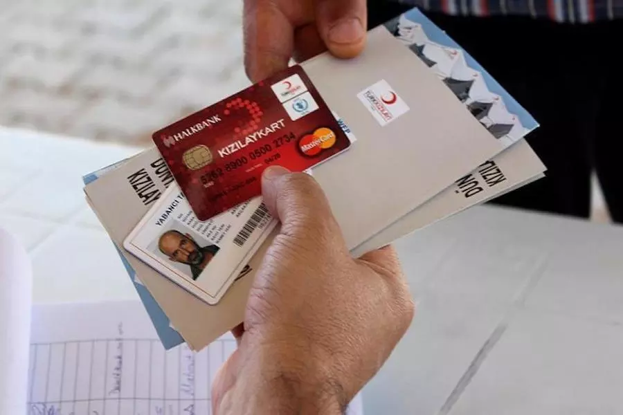 تركيا تعلن عن منح ٧٥٠ ألف لاجئ سوري بطاقات دعم مالي