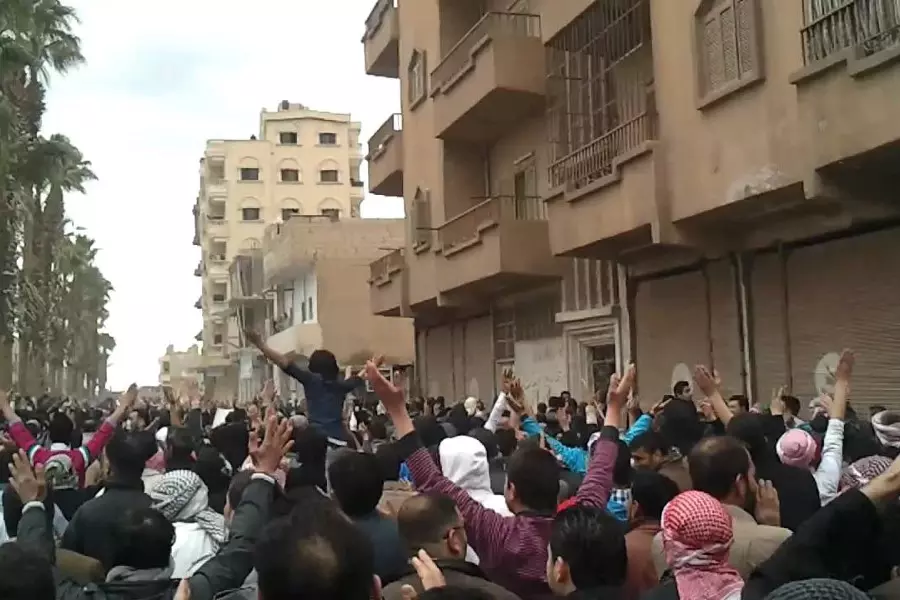 تجدد خروج المظاهرات المناهضة لـ "قسد" في مدينة الرقة والأخيرة ترد بإطلاق النار